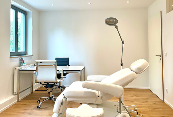 Praxis Dr. med. Klea Schmidt, Hyaluron & Botox® Unterspritzung in Ingolstadt